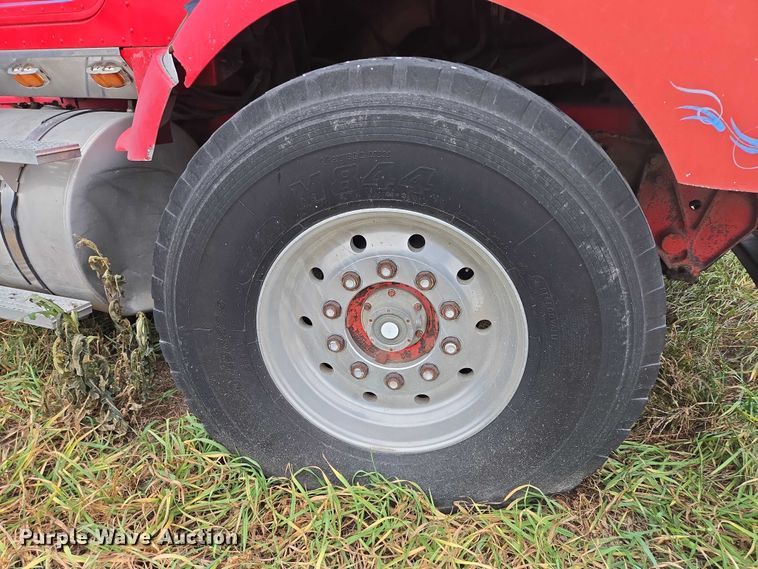 image for item EB1163 1993 International Harvester 9400 semi truck