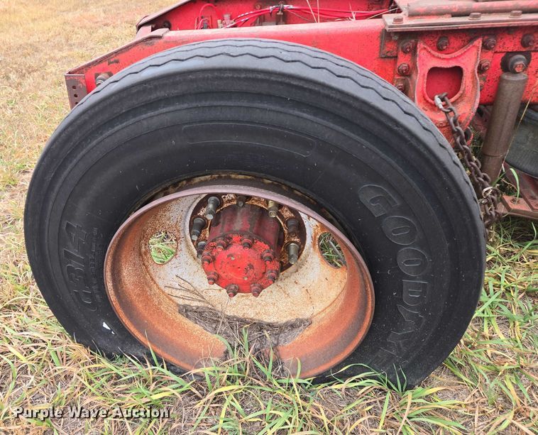 image for item EB1163 1993 International Harvester 9400 semi truck