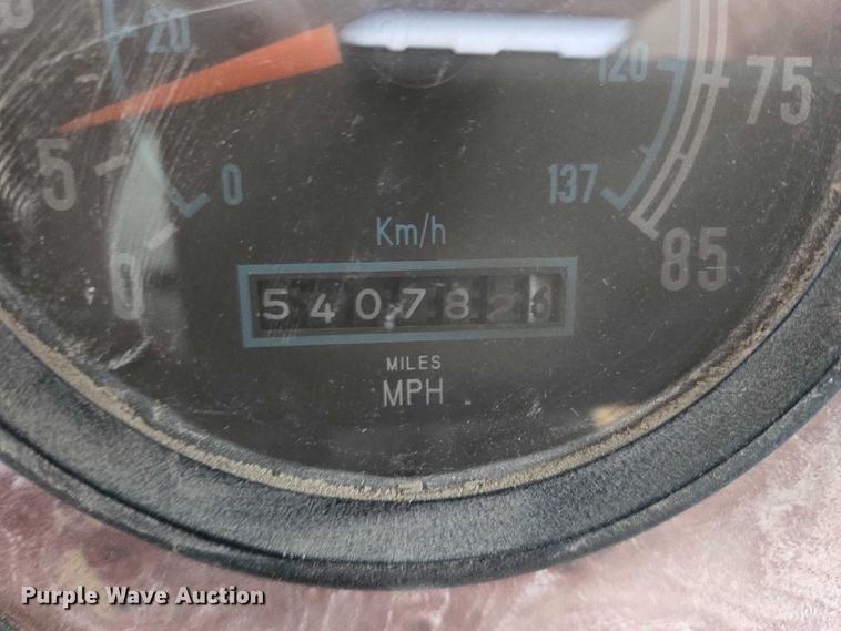 image for item EB1163 1993 International Harvester 9400 semi truck