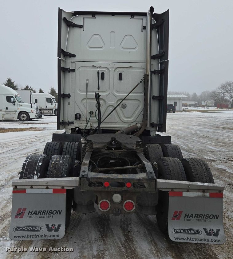 image for item EB1209 2018 Frieghtliner Cascadia semi truck