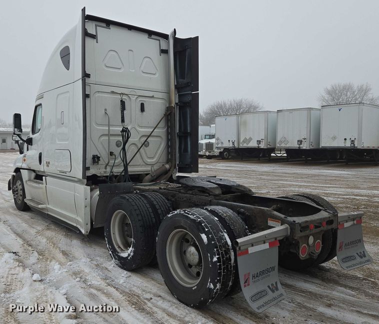 image for item EB1209 2018 Frieghtliner Cascadia semi truck