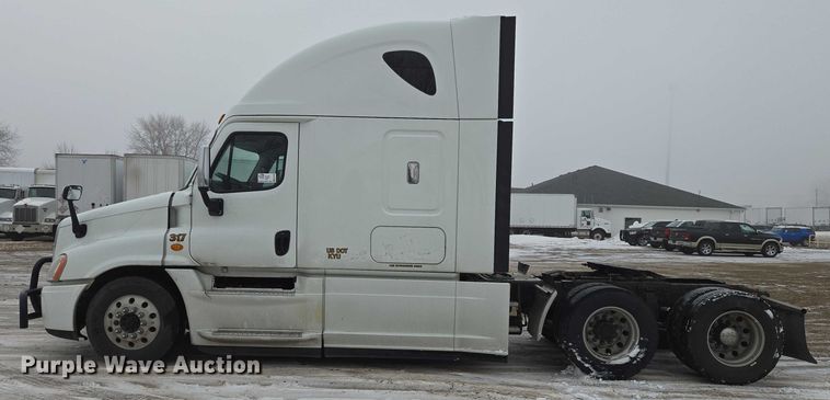 image for item EB1209 2018 Frieghtliner Cascadia semi truck