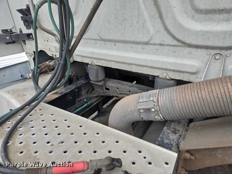 image for item EB1209 2018 Frieghtliner Cascadia semi truck