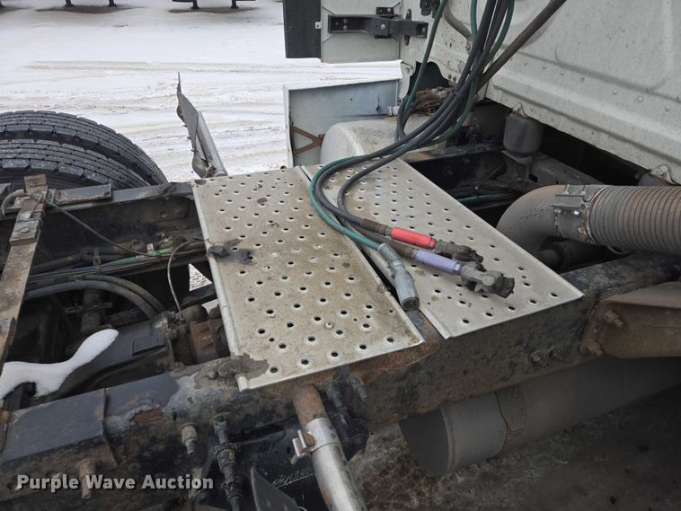 image for item EB1209 2018 Frieghtliner Cascadia semi truck