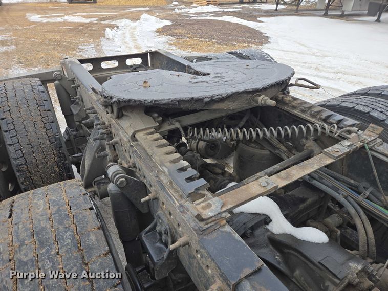 image for item EB1209 2018 Frieghtliner Cascadia semi truck