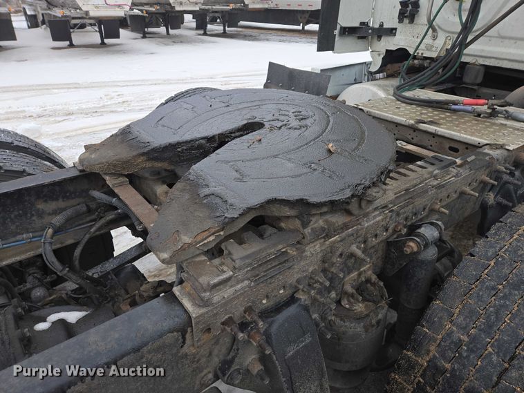 image for item EB1209 2018 Frieghtliner Cascadia semi truck