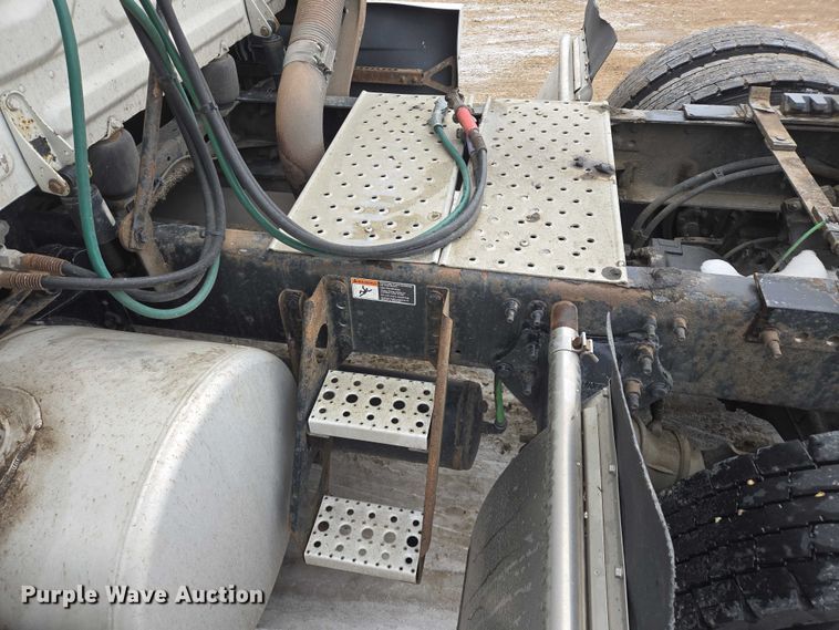 image for item EB1209 2018 Frieghtliner Cascadia semi truck