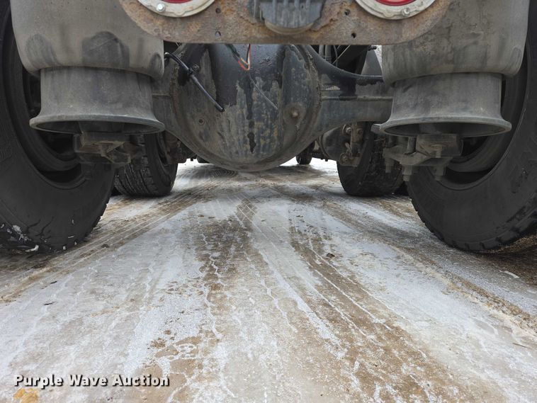 image for item EB1209 2018 Frieghtliner Cascadia semi truck