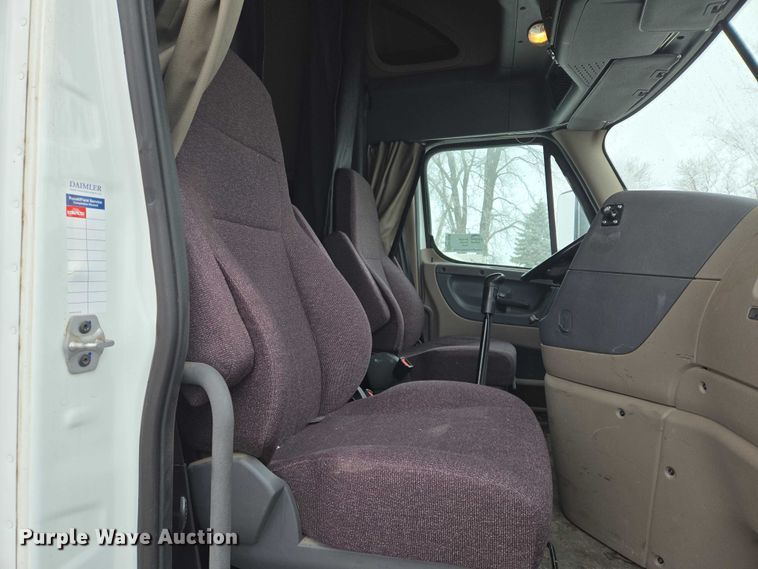 image for item EB1209 2018 Frieghtliner Cascadia semi truck