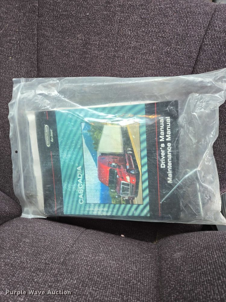 image for item EB1209 2018 Frieghtliner Cascadia semi truck