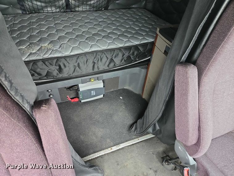 image for item EB1209 2018 Frieghtliner Cascadia semi truck