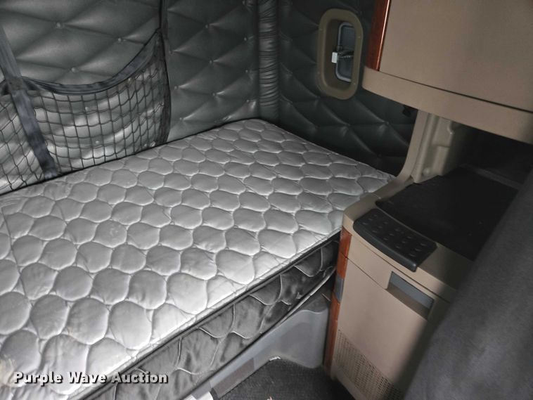 image for item EB1209 2018 Frieghtliner Cascadia semi truck