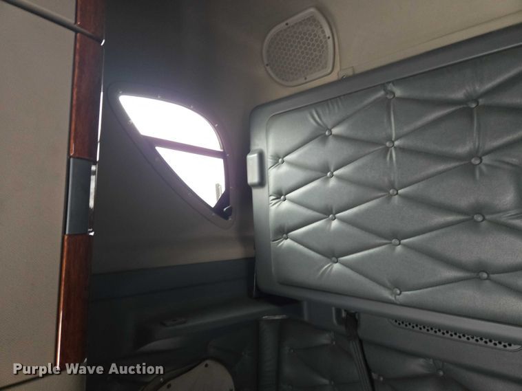 image for item EB1209 2018 Frieghtliner Cascadia semi truck