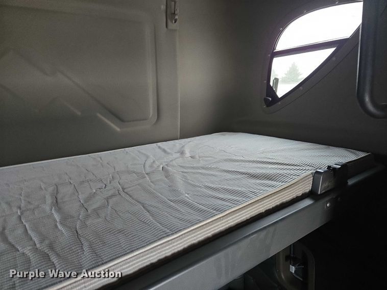 image for item EB1209 2018 Frieghtliner Cascadia semi truck