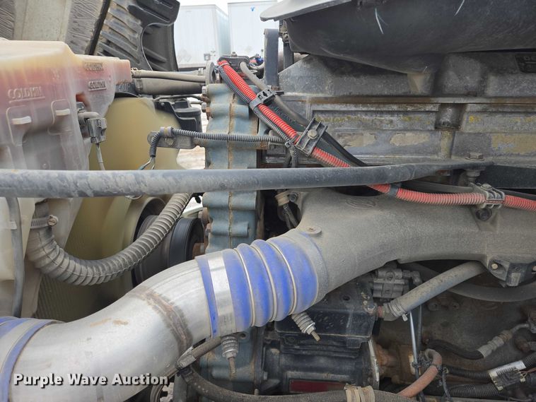 image for item EB1209 2018 Frieghtliner Cascadia semi truck