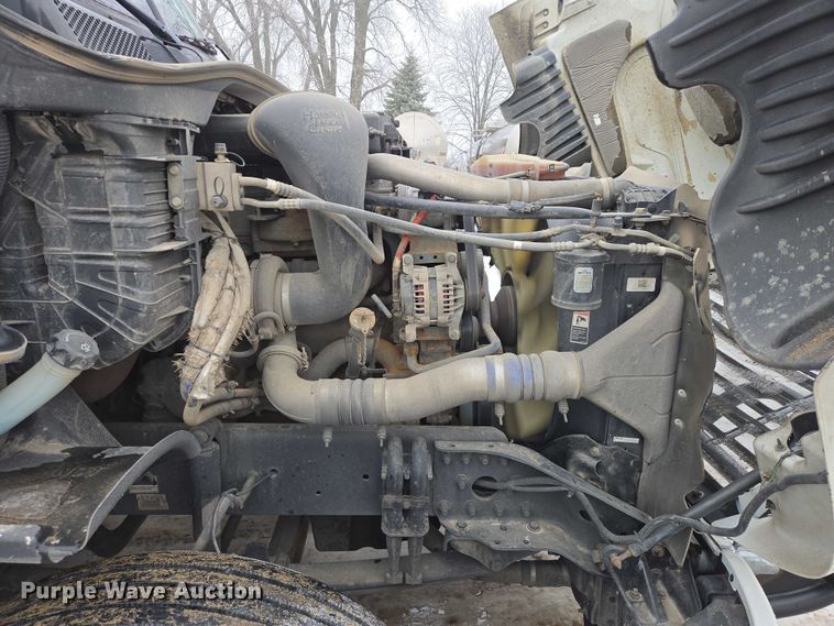 image for item EB1209 2018 Frieghtliner Cascadia semi truck