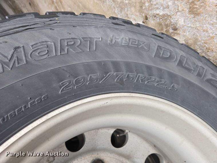 image for item EB1209 2018 Frieghtliner Cascadia semi truck