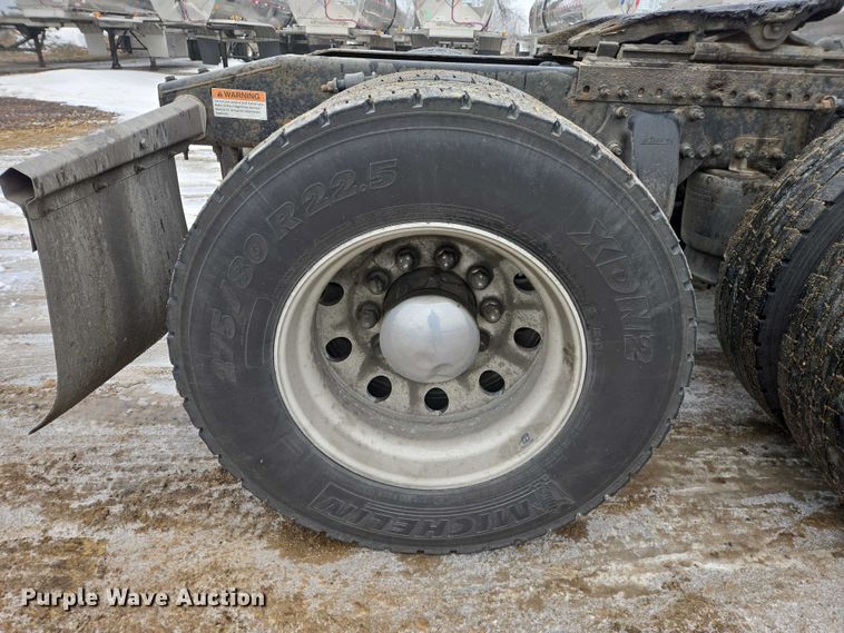 image for item EB1209 2018 Frieghtliner Cascadia semi truck