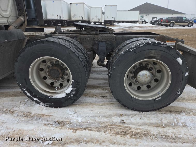 image for item EB1209 2018 Frieghtliner Cascadia semi truck