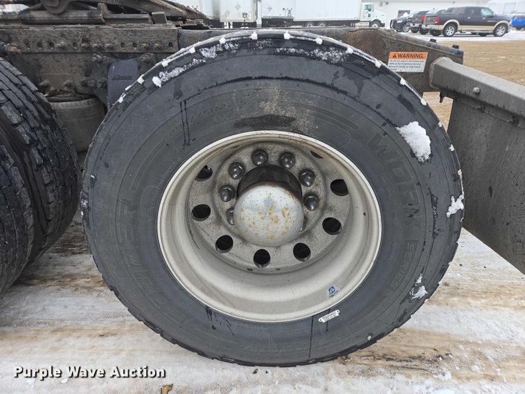 image for item EB1209 2018 Frieghtliner Cascadia semi truck