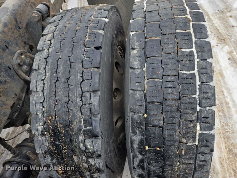 image for item EB1209 2018 Frieghtliner Cascadia semi truck