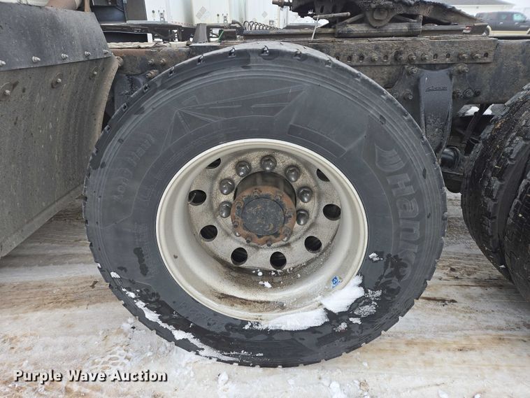 image for item EB1209 2018 Frieghtliner Cascadia semi truck