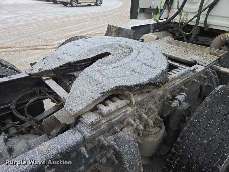 image for item EB1210 2019 Frieghtliner Cascadia semi truck