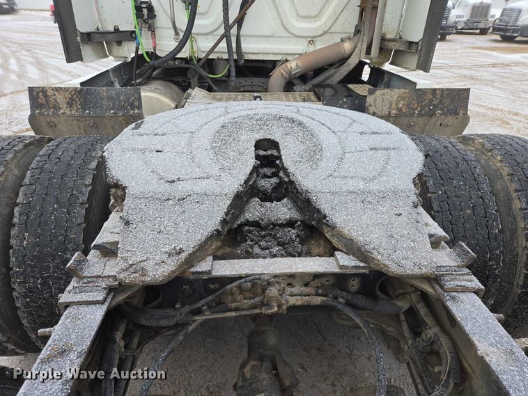 image for item EB1210 2019 Frieghtliner Cascadia semi truck