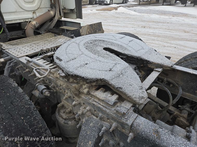 image for item EB1210 2019 Frieghtliner Cascadia semi truck