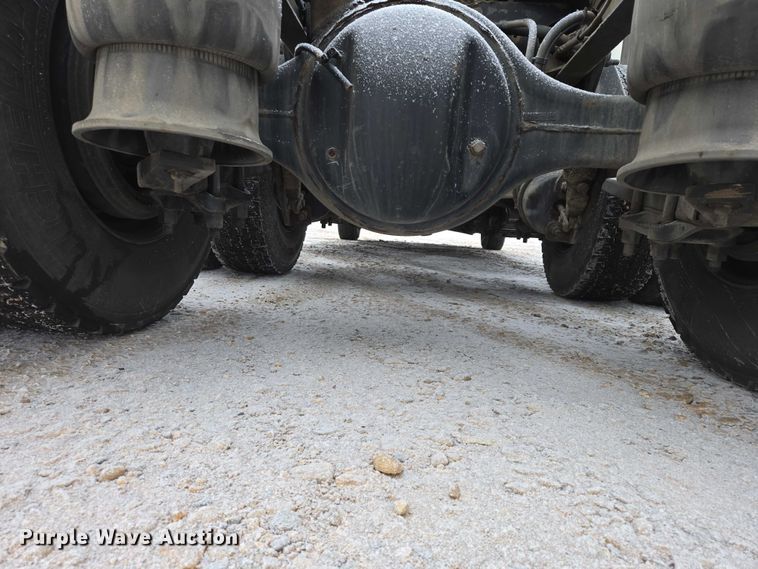 image for item EB1210 2019 Frieghtliner Cascadia semi truck