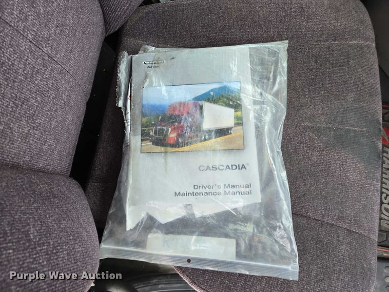 image for item EB1210 2019 Frieghtliner Cascadia semi truck