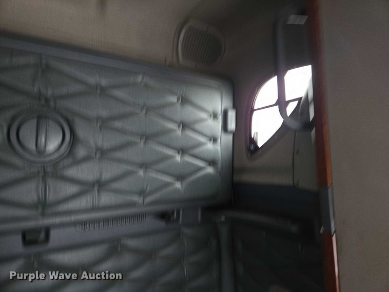 image for item EB1210 2019 Frieghtliner Cascadia semi truck