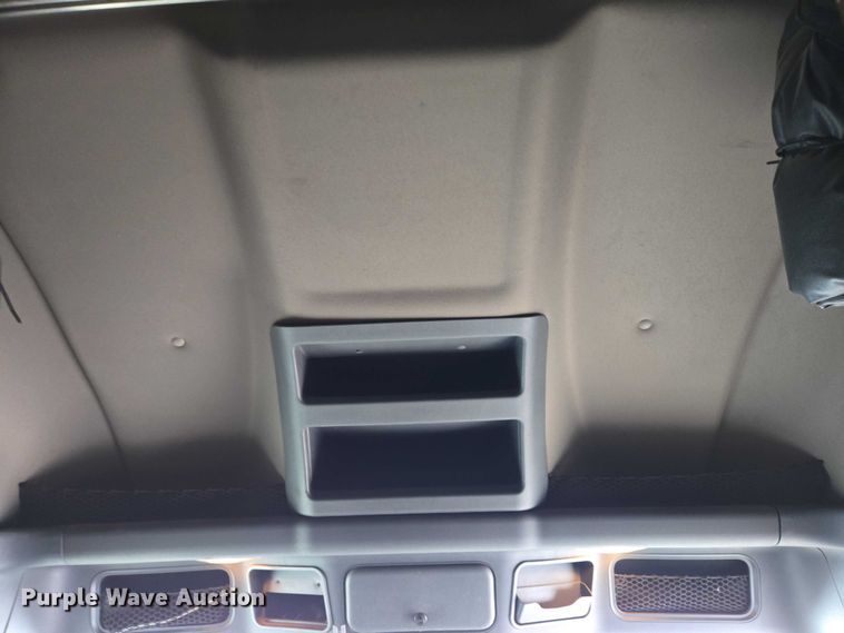 image for item EB1210 2019 Frieghtliner Cascadia semi truck