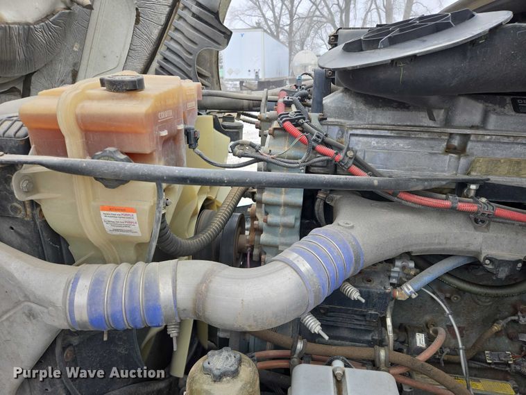 image for item EB1210 2019 Frieghtliner Cascadia semi truck