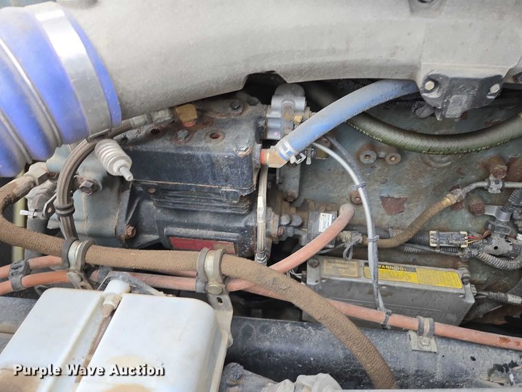 image for item EB1210 2019 Frieghtliner Cascadia semi truck