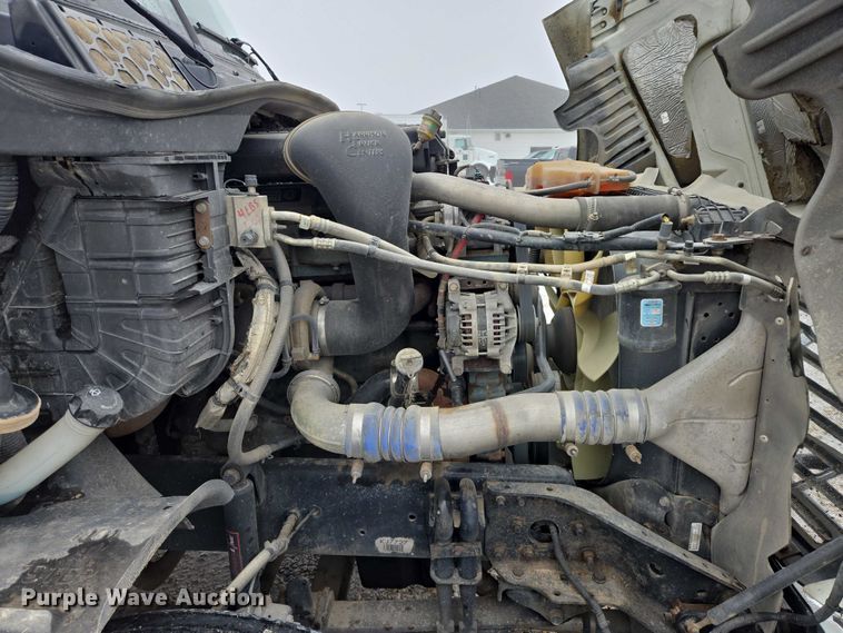 image for item EB1210 2019 Frieghtliner Cascadia semi truck