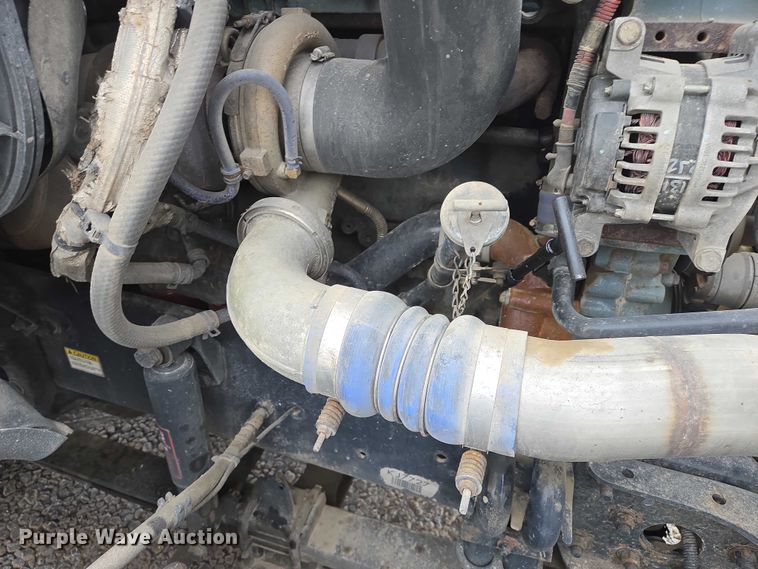 image for item EB1210 2019 Frieghtliner Cascadia semi truck