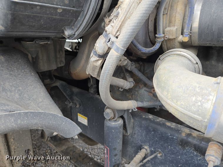 image for item EB1210 2019 Frieghtliner Cascadia semi truck