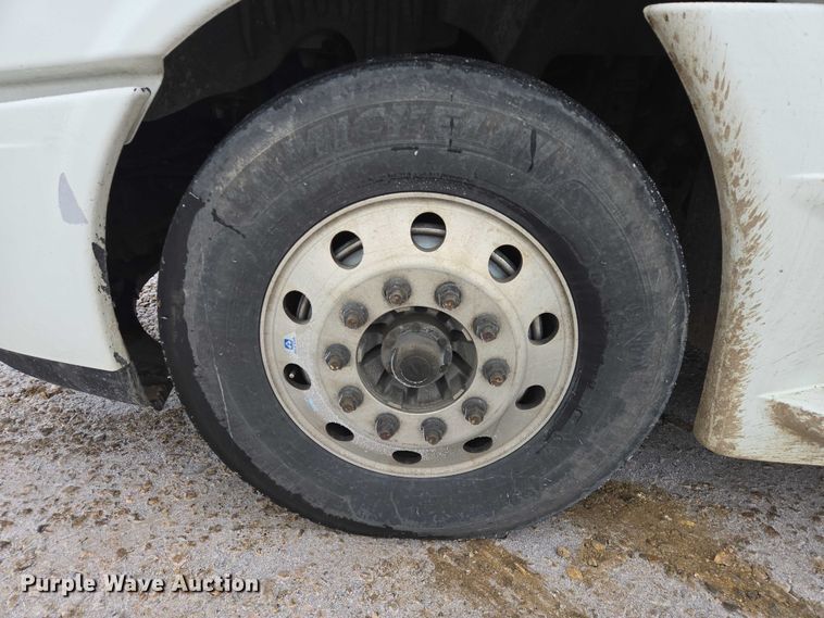 image for item EB1210 2019 Frieghtliner Cascadia semi truck