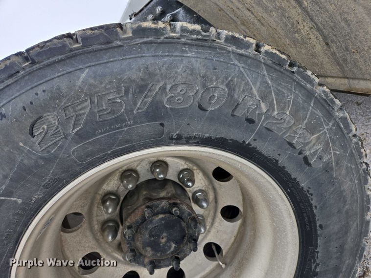 image for item EB1210 2019 Frieghtliner Cascadia semi truck