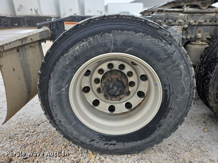 image for item EB1210 2019 Frieghtliner Cascadia semi truck