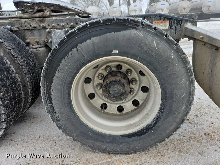 image for item EB1210 2019 Frieghtliner Cascadia semi truck