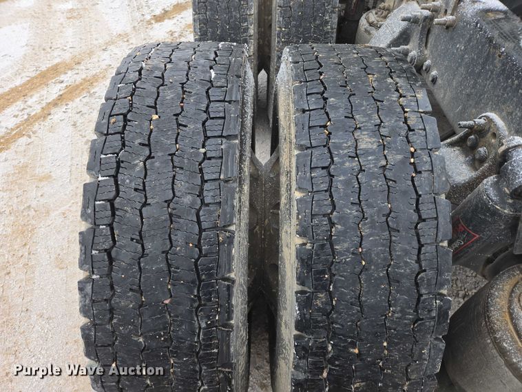 image for item EB1210 2019 Frieghtliner Cascadia semi truck