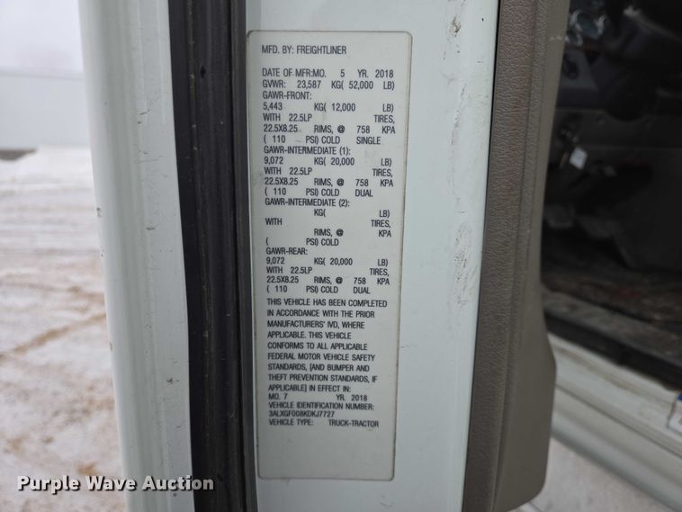 image for item EB1210 2019 Frieghtliner Cascadia semi truck