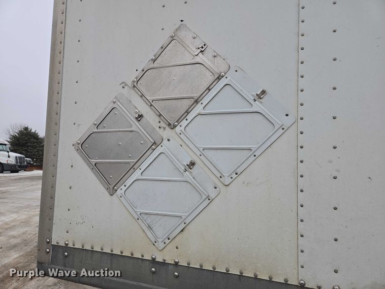 image for item EB1215 2017 Vanguard National Trailer Corporation MaxCube dry van trailer