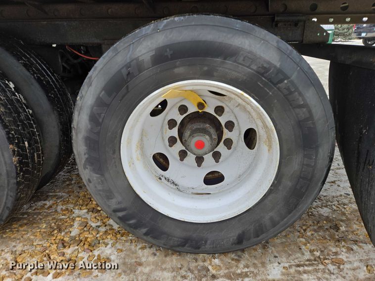 image for item EB1215 2017 Vanguard National Trailer Corporation MaxCube dry van trailer