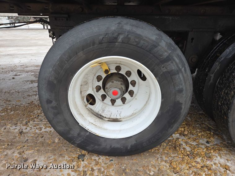 image for item EB1215 2017 Vanguard National Trailer Corporation MaxCube dry van trailer