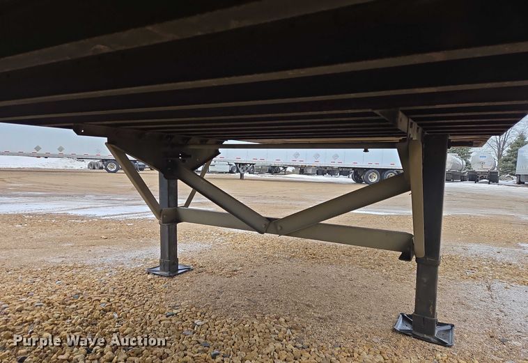 image for item EB1216 2017 Vanguard National Trailer Corporation MaxCube dry van trailer