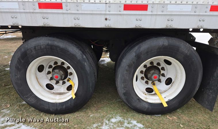 image for item EB1216 2017 Vanguard National Trailer Corporation MaxCube dry van trailer