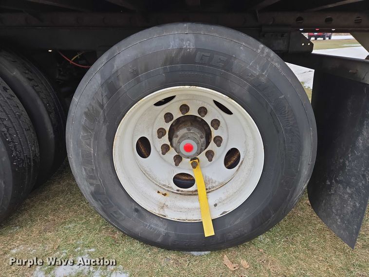 image for item EB1216 2017 Vanguard National Trailer Corporation MaxCube dry van trailer